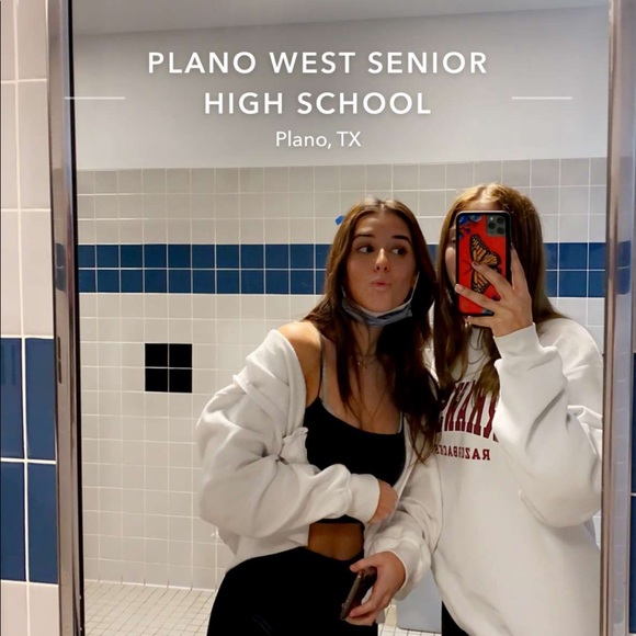 Meet your Posher, Olivia - Picture 1 of 1